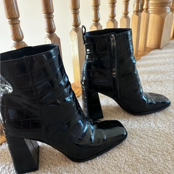 Black heeled square toe bootie - Picture 2 of 3
